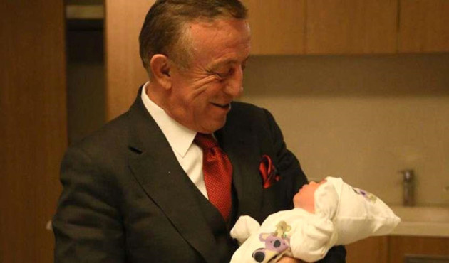 Ali Ağaoğlu dede oldu! Doğum hediyesi dudak uçuklattı