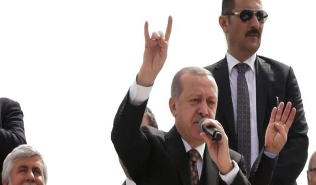 Cumhurbaşkanı Erdoğan'dan bozkurt selamı!