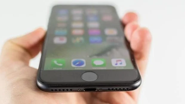 İphone 8'den bekleyenlere kötü haber!