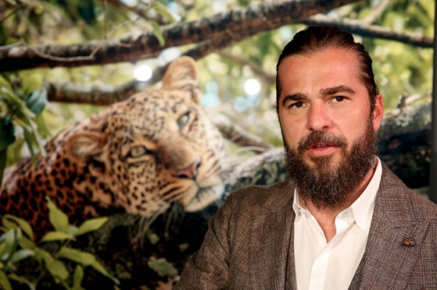 Engin Altan Düzyatan'dan sergi sürprizi!
