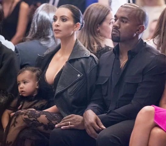 Kim Kardashian bebeğinin cinsiyetini duyurdu!