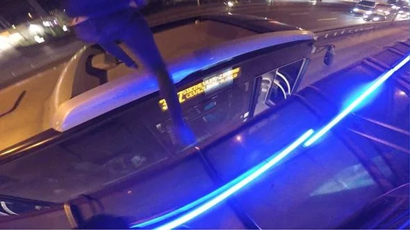 Metrobüsün 'üstünde' 12 durak gitti!