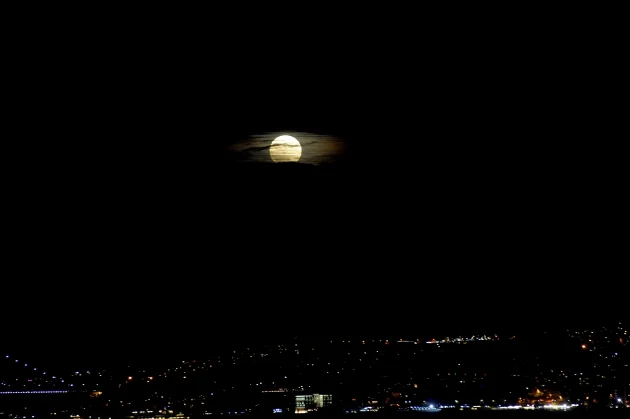 İstanbul'dan ''Süper Ay'' manzaraları...