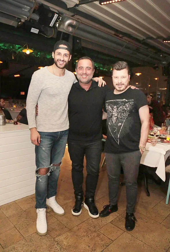 Görkemli partiye ünlü akını!
