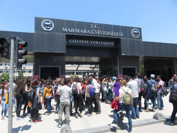 maramara-universitesinde-taciz-protestosu_4817_dhaphoto3