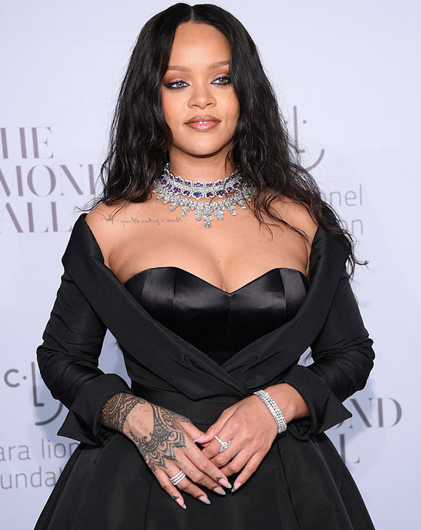 rihanna-ilgi-odagi-oldu-9877732