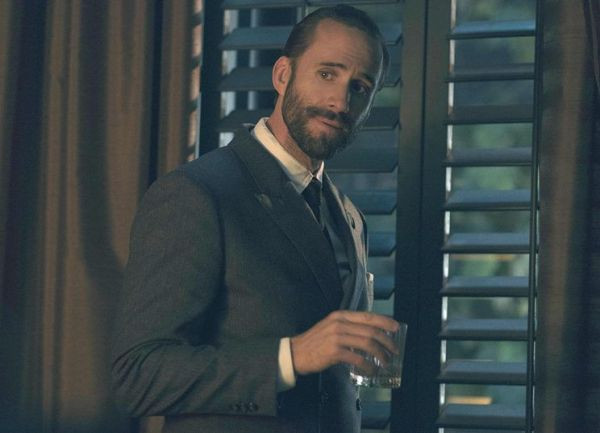 Joseph_Fiennes-Fred_Waterford