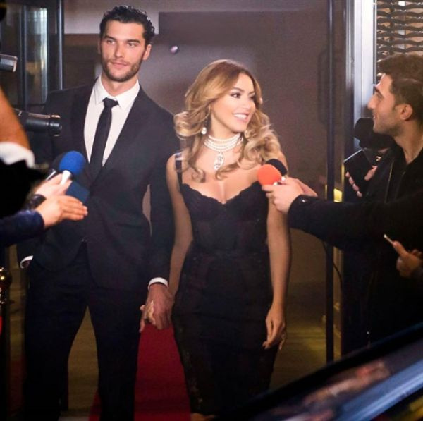 hadise-yeni-askini-elinden-tutup-kameralar-10218403_2804_m