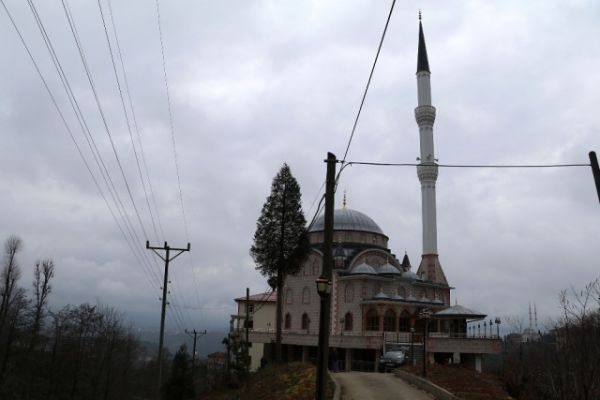 koy-yolu-camiden-geciyor-2-10488746_o
