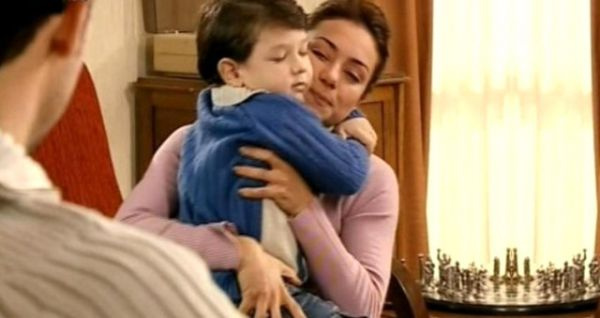 sanem-celik-aliye-de-oglunu-oynayan-isimle-14-10489274_7563_o
