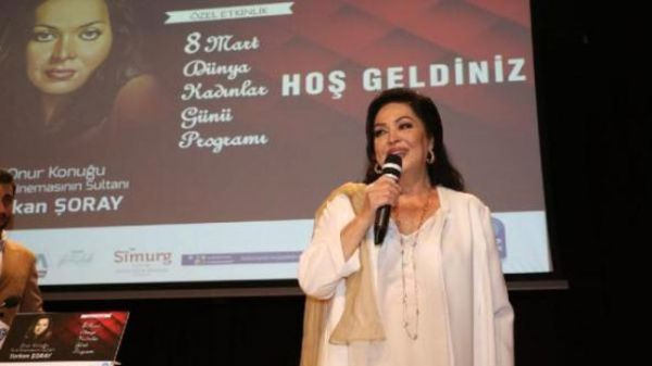 turkan-soray-zaturreye-yakalandi-evden-disari-10710299_3105_m
